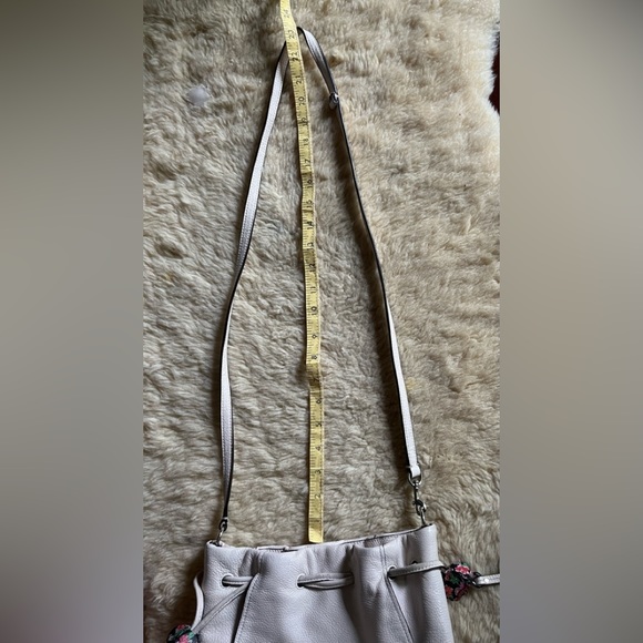Authentic Coach Drawstring Crossbody Petal Bag Pebble Leather Chalk White EUC - Picture 14 of 15